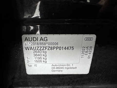 Audi Q4 e-tron 40 S edition 77 kWh (3-Fase-11kW) (INCL.BTW) *HEAT-PUMP | LEATHER-FABRIC | MATRIX-LED | ADAPTIVE-CRUISE | CAMERA | DIGI-COCKPIT | KEYLESS | AMBIENT-LIGHT | AUDI-SOUND | NAVI-FULLMAP | PRIVACY-GLASS | ECC | PDC | 20''ALU*