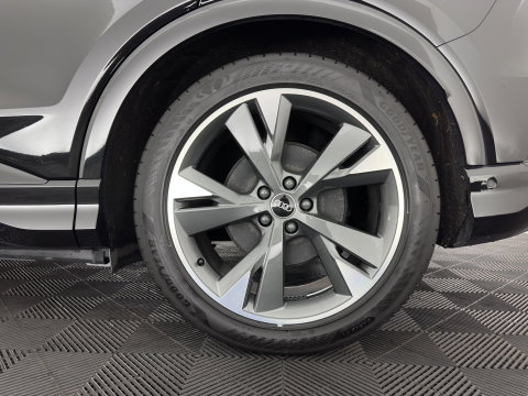 Audi Q4 e-tron 40 S edition 77 kWh (3-Fase-11kW) (INCL.BTW) *HEAT-PUMP | LEATHER-FABRIC | MATRIX-LED | ADAPTIVE-CRUISE | CAMERA | DIGI-COCKPIT | KEYLESS | AMBIENT-LIGHT | AUDI-SOUND | NAVI-FULLMAP | PRIVACY-GLASS | ECC | PDC | 20''ALU*