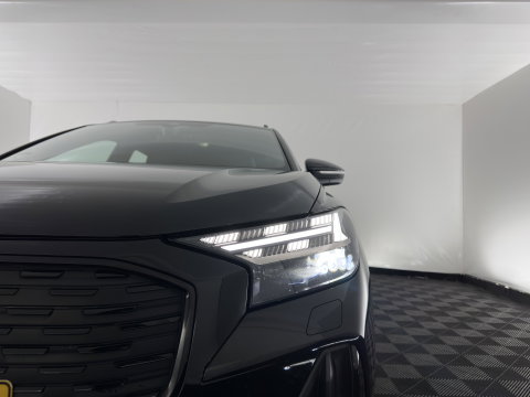 Audi Q4 e-tron 40 S edition 77 kWh (3-Fase-11kW) (INCL.BTW) *HEAT-PUMP | LEATHER-FABRIC | MATRIX-LED | ADAPTIVE-CRUISE | CAMERA | DIGI-COCKPIT | KEYLESS | AMBIENT-LIGHT | AUDI-SOUND | NAVI-FULLMAP | PRIVACY-GLASS | ECC | PDC | 20''ALU*