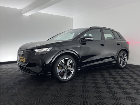 Audi Q4 e-tron 40 S edition 77 kWh (3-Fase-11kW) (INCL.BTW) *HEAT-PUMP | LEATHER-FABRIC | MATRIX-LED | ADAPTIVE-CRUISE | CAMERA | DIGI-COCKPIT | KEYLESS | AMBIENT-LIGHT | AUDI-SOUND | NAVI-FULLMAP | PRIVACY-GLASS | ECC | PDC | 20''ALU*