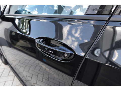 Volkswagen Golf 1.5 eTSI R-Line Edition PANO HUD KEYLESS