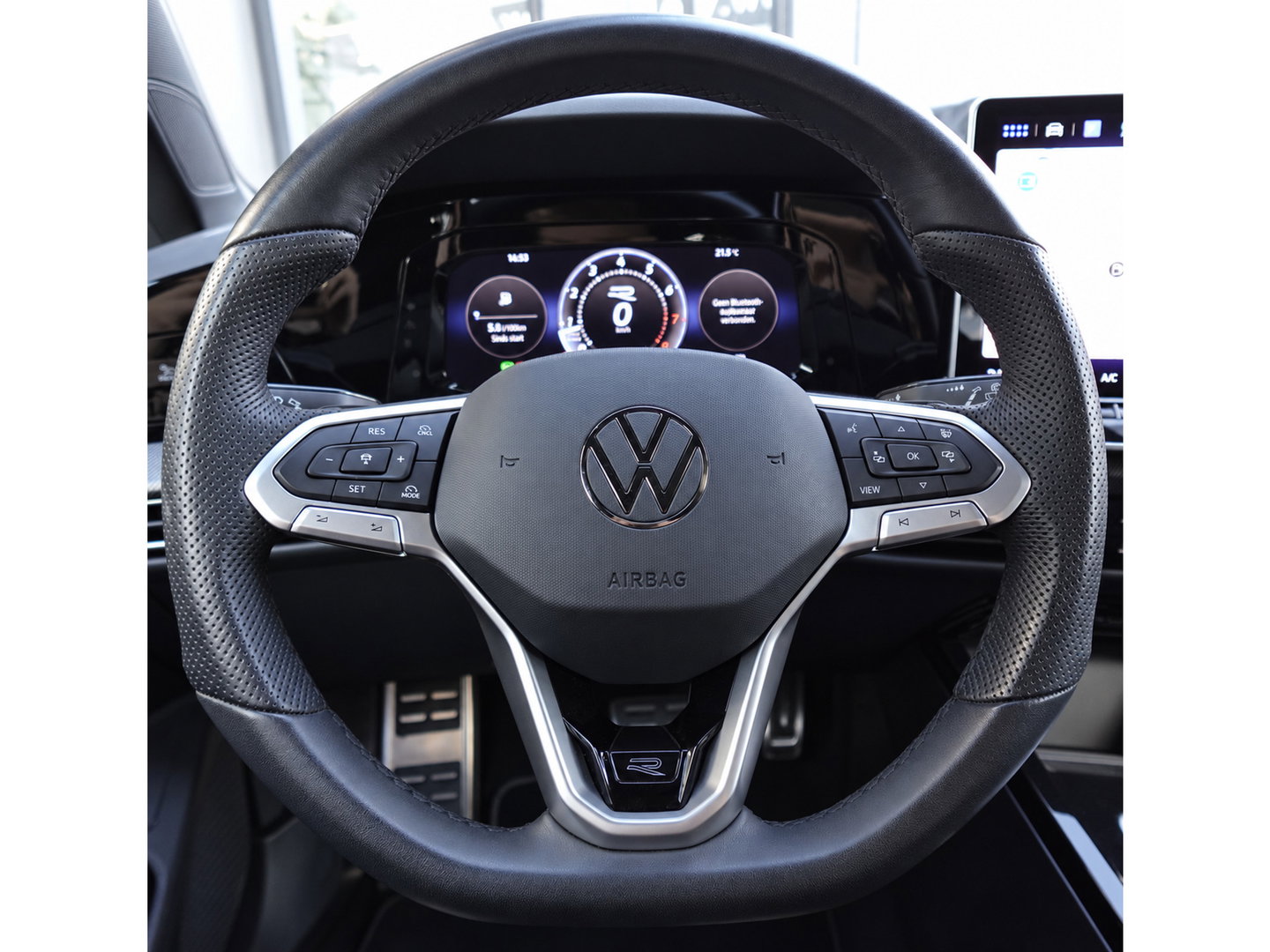 Volkswagen Golf 1.5 eTSI R-Line Edition PANO HUD KEYLESS