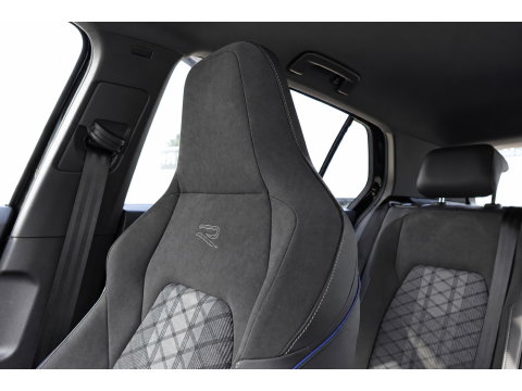 Volkswagen Golf 1.5 eTSI R-Line Edition PANO HUD KEYLESS