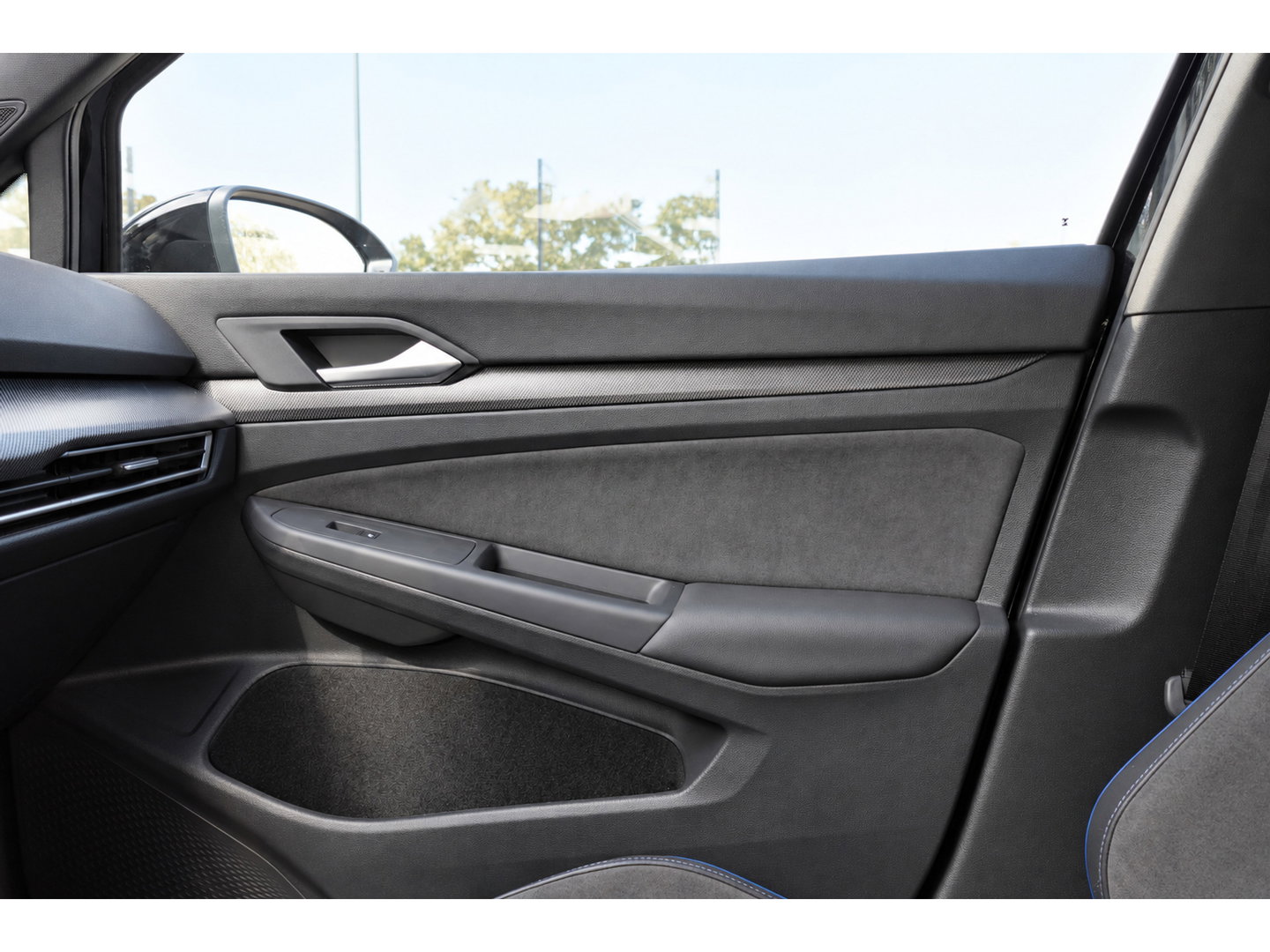 Volkswagen Golf 1.5 eTSI R-Line Edition PANO HUD KEYLESS