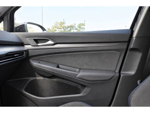 Volkswagen Golf 1.5 eTSI R-Line Edition PANO HUD KEYLESS