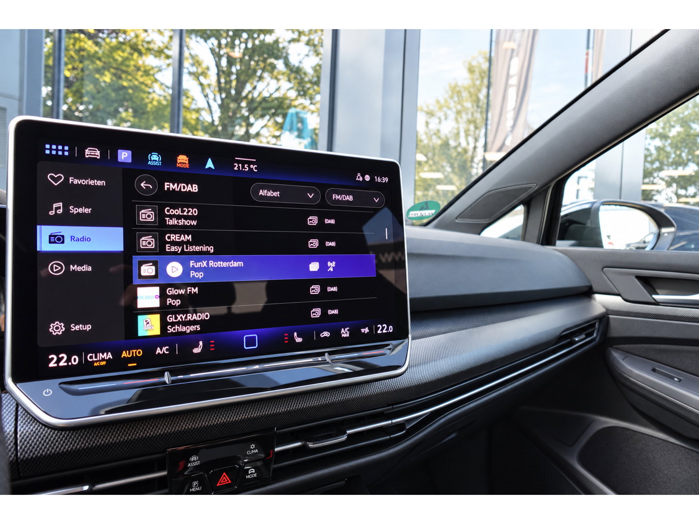 Volkswagen Golf 1.5 eTSI R-Line Edition PANO HUD KEYLESS