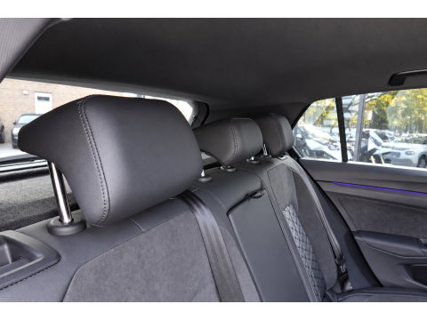 Volkswagen Golf 1.5 eTSI R-Line Edition PANO HUD KEYLESS