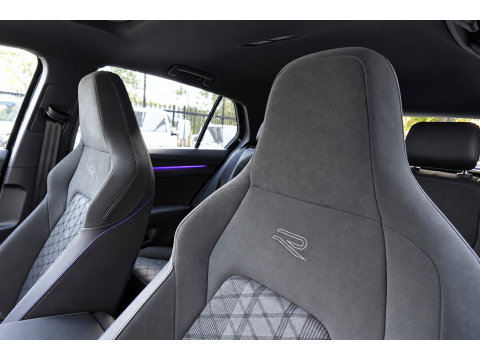 Volkswagen Golf 1.5 eTSI R-Line Edition PANO HUD KEYLESS