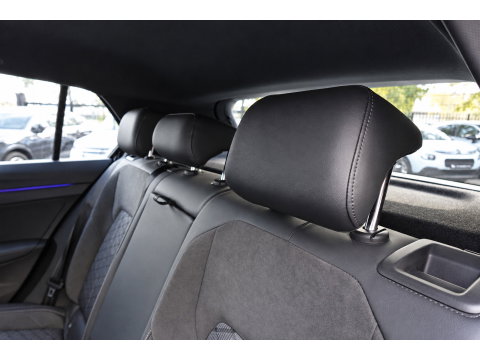 Volkswagen Golf 1.5 eTSI R-Line Edition PANO HUD KEYLESS