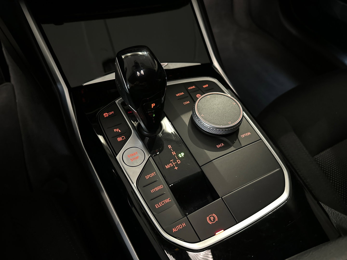 BMW 3 Serie Touring 330e High Executive ACC|Dodehoek|Lane Assist|Camera