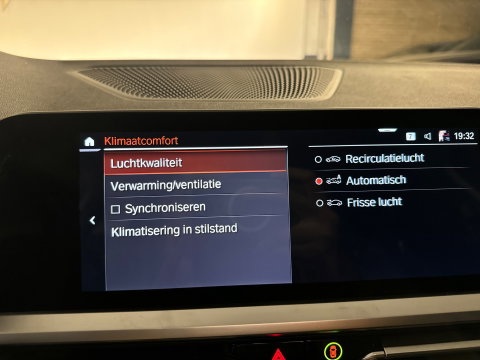 BMW 3 Serie Touring 330e High Executive ACC|Dodehoek|Lane Assist|Camera