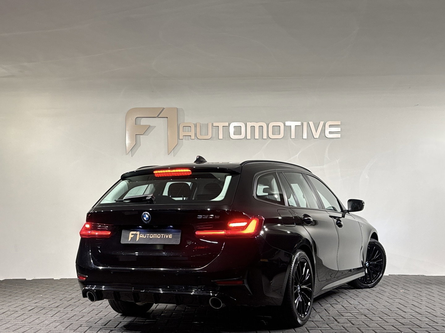 BMW 3 Serie Touring 330e High Executive ACC|Dodehoek|Lane Assist|Camera