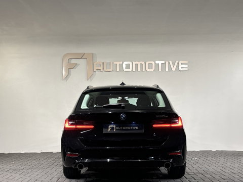 BMW 3 Serie Touring 330e High Executive ACC|Dodehoek|Lane Assist|Camera
