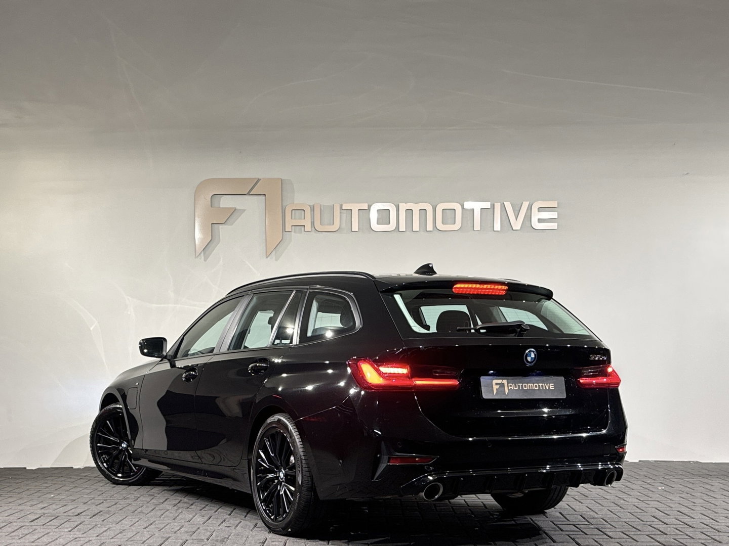 BMW 3 Serie Touring 330e High Executive ACC|Dodehoek|Lane Assist|Camera