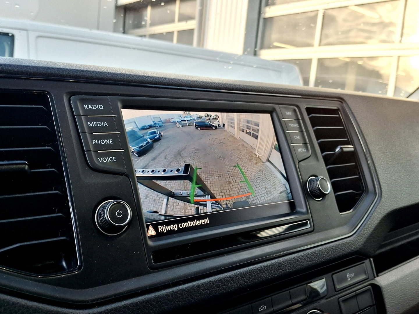 Volkswagen Crafter 35 2.0 TDI L5H3 177PK AUTOMAAT MARGE | ADAPTIVE CRUISE | LUCHTVERING | ZWART | VOORRUITVERWARMING | IMPERIAL