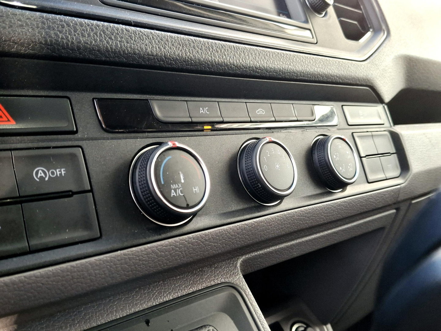 Volkswagen Crafter 35 2.0 TDI L5H3 177PK AUTOMAAT MARGE | ADAPTIVE CRUISE | LUCHTVERING | ZWART | VOORRUITVERWARMING | IMPERIAL