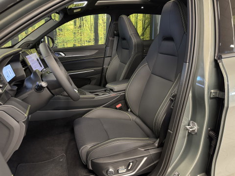 Lynk & Co 01 1.5 More | Panoramadak | Leder | 360° Camera | 20" Lichtmetaal | Infinity | Sfeerverlichtinig | Stuurverwarming | Elektrische Bestuurdersstoel | Stoelverwarming | Apple Carplay | Android Auto |