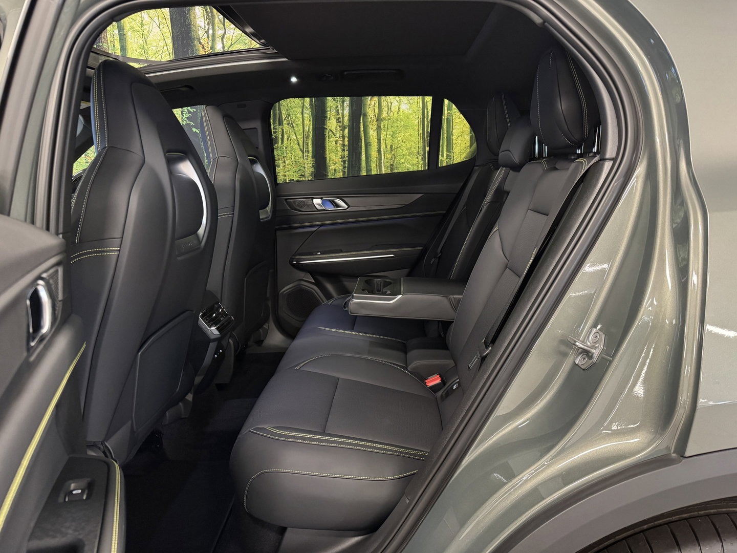 Lynk & Co 01 1.5 More | Panoramadak | Leder | 360° Camera | 20" Lichtmetaal | Infinity | Sfeerverlichtinig | Stuurverwarming | Elektrische Bestuurdersstoel | Stoelverwarming | Apple Carplay | Android Auto |