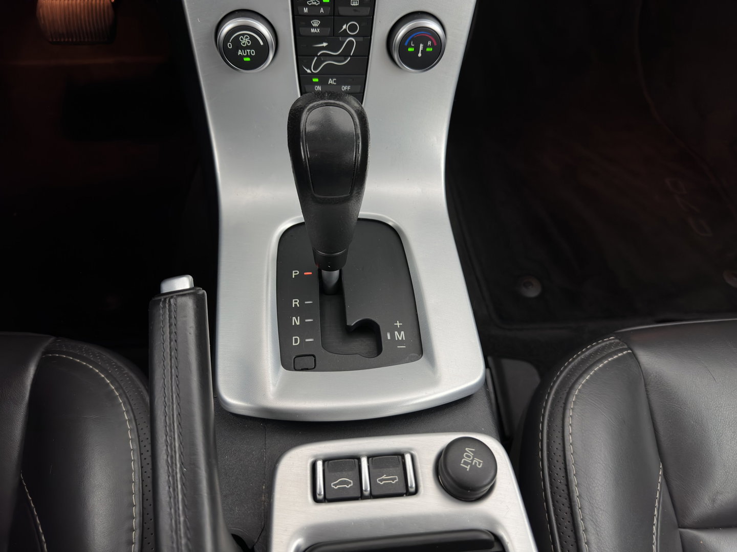 Volvo C70 Convertible 2.0 D4 Summum Aut. *LEATHER | BI-XENON | MEMORY-PACK | NAVI-FULLMAP | HEATED-COMFORTSEATS | ECC | PDC | CRUISE | 17''ALU*