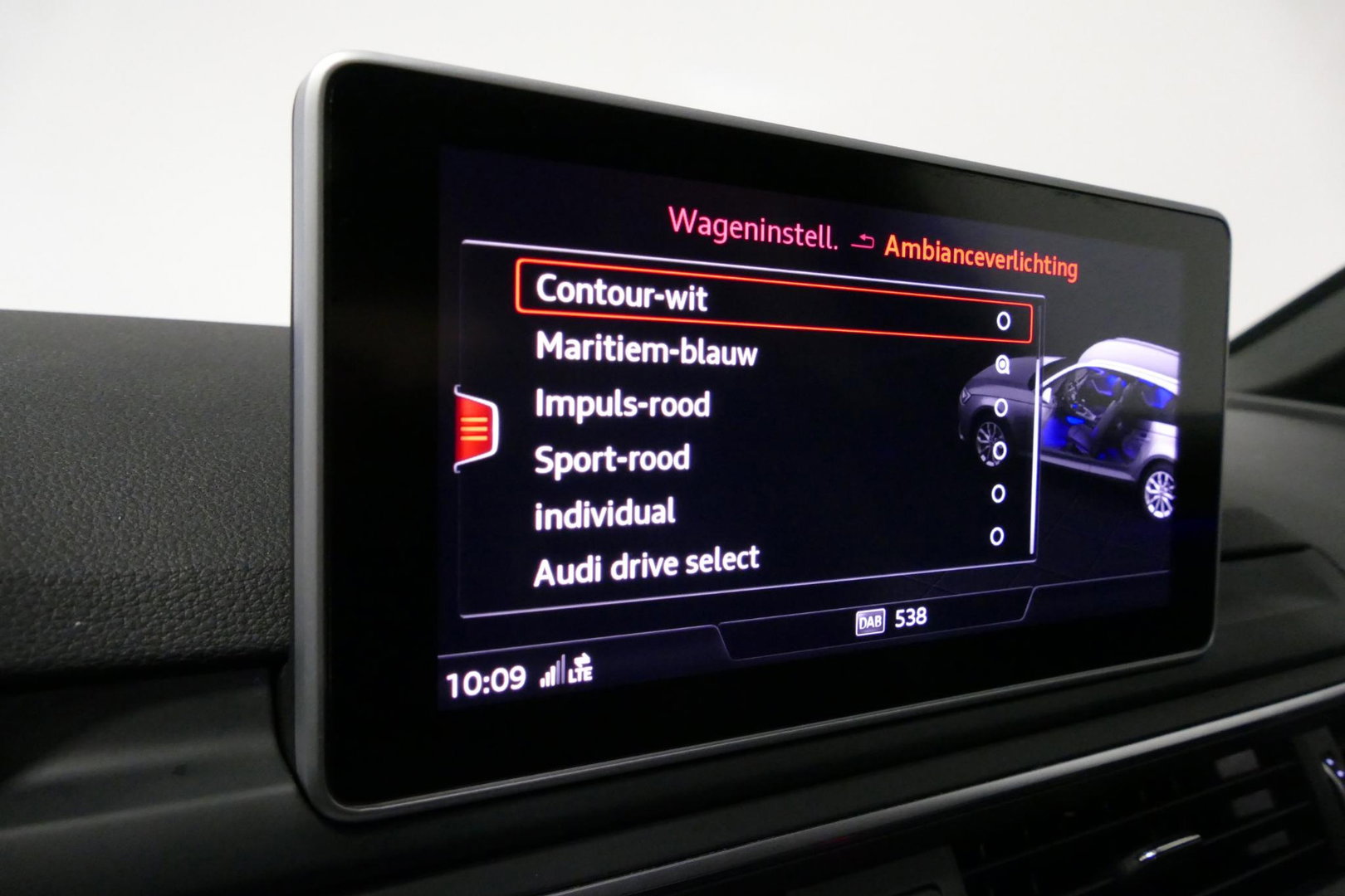 Audi RS4 A4 Avant 2.9 TFSI quattro / RS-Sportuitlaat / Panoramdak / Elektr. verstelbare voorstoelen (links met memory) / HUD / B&O / RS Comfort Pack / Dynamica Pack / Audi Exclusive interieur / Massage stoelen / Matrix LED / Rondomzichtcamera / Apple Carplay - And