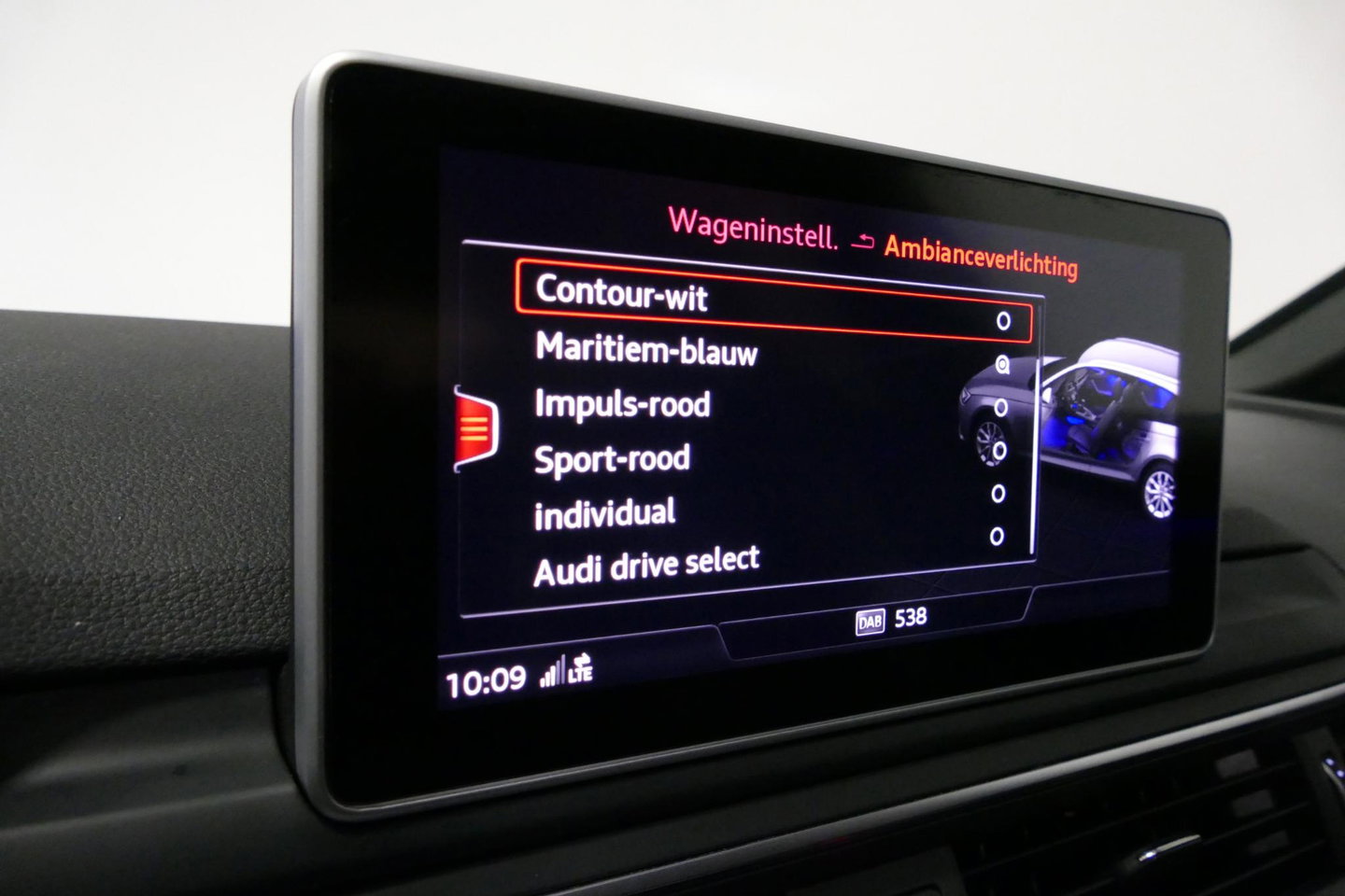Audi RS4 A4 Avant 2.9 TFSI quattro / RS-Sportuitlaat / Panoramdak / Elektr. verstelbare voorstoelen (links met memory) / HUD / B&O / RS Comfort Pack / Dynamica Pack / Audi Exclusive interieur / Massage stoelen / Matrix LED / Rondomzichtcamera / Apple Carplay - And