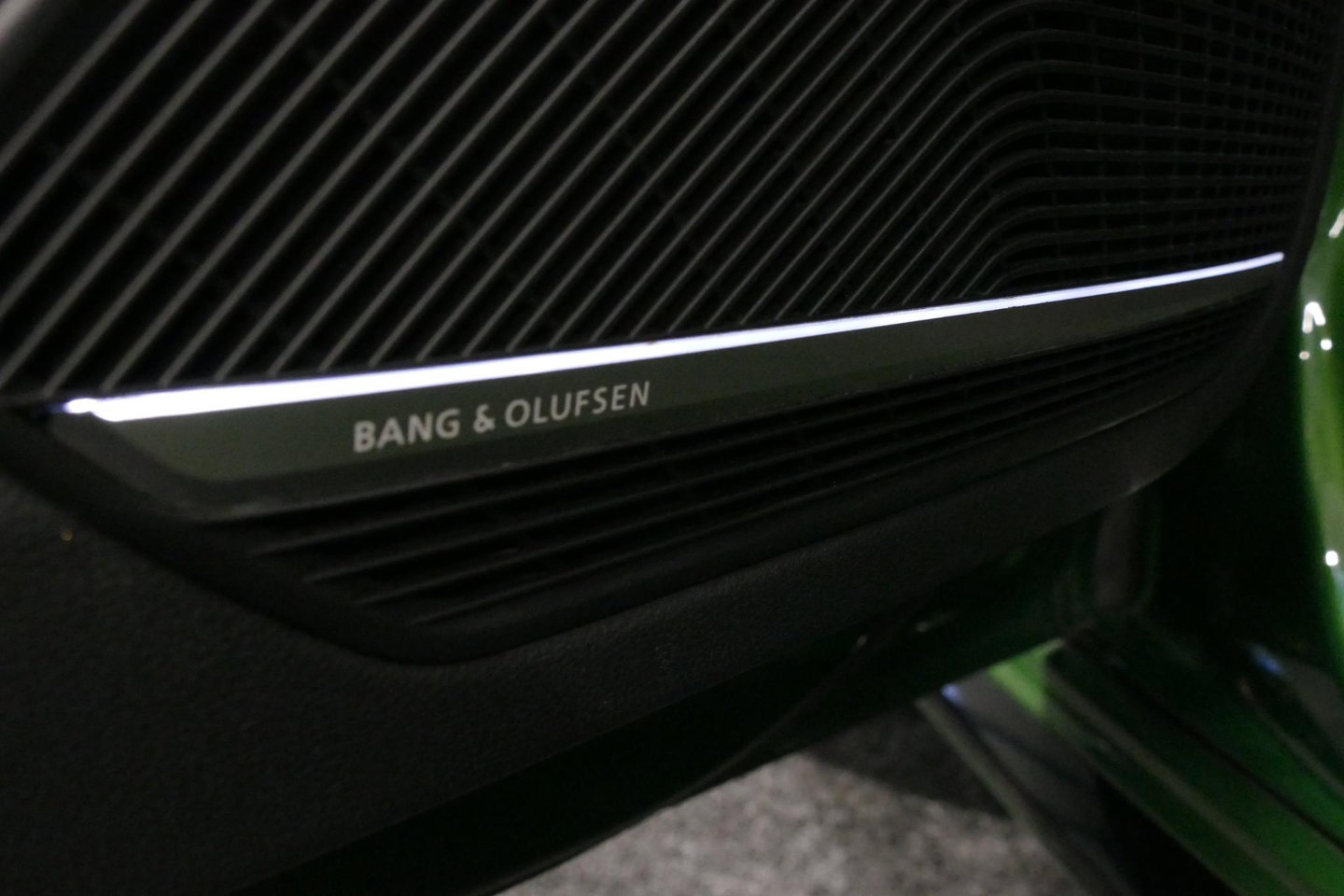 Audi RS4 A4 Avant 2.9 TFSI quattro / RS-Sportuitlaat / Panoramdak / Elektr. verstelbare voorstoelen (links met memory) / HUD / B&O / RS Comfort Pack / Dynamica Pack / Audi Exclusive interieur / Massage stoelen / Matrix LED / Rondomzichtcamera / Apple Carplay - And