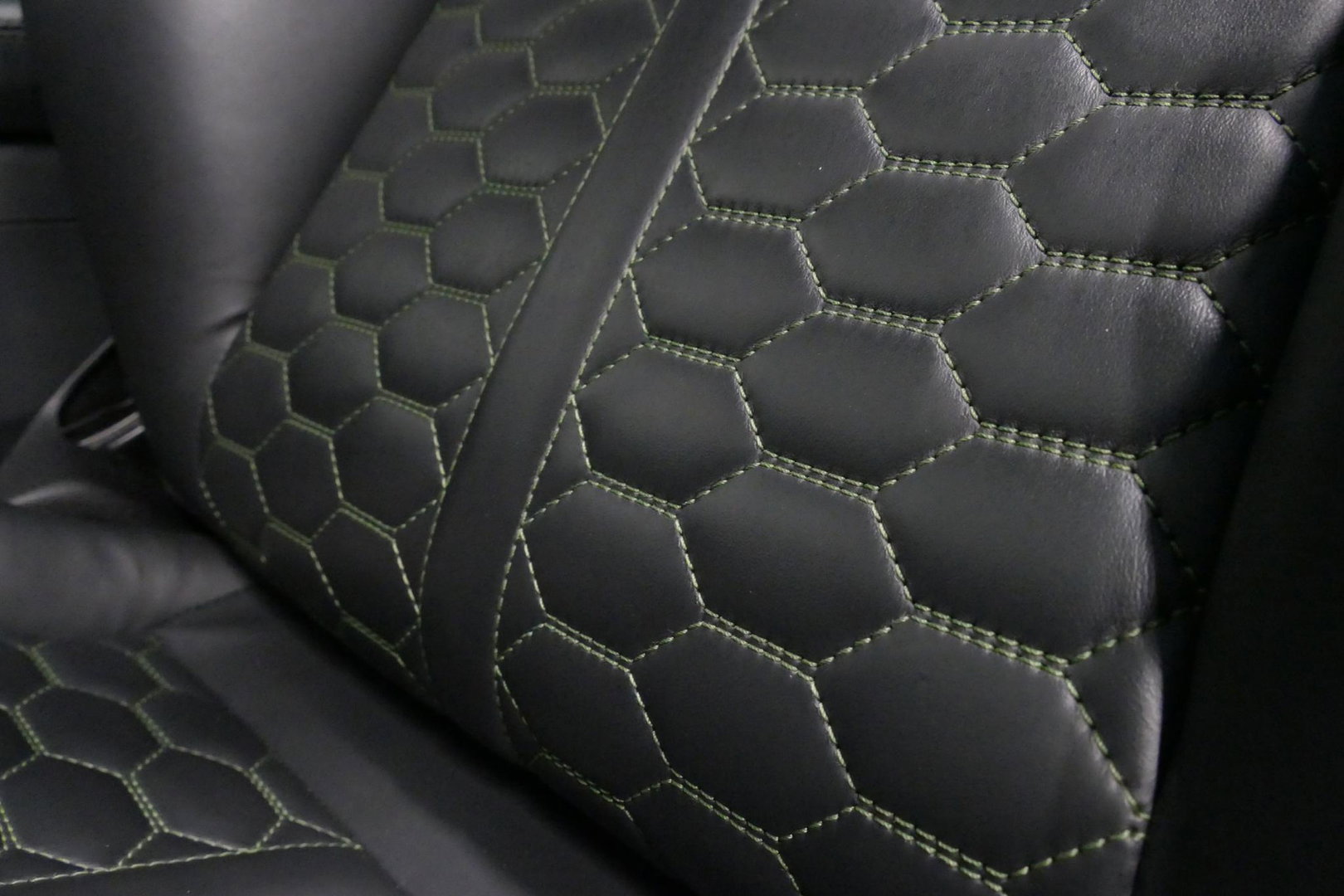 Audi RS4 A4 Avant 2.9 TFSI quattro / RS-Sportuitlaat / Panoramdak / Elektr. verstelbare voorstoelen (links met memory) / HUD / B&O / RS Comfort Pack / Dynamica Pack / Audi Exclusive interieur / Massage stoelen / Matrix LED / Rondomzichtcamera / Apple Carplay - And