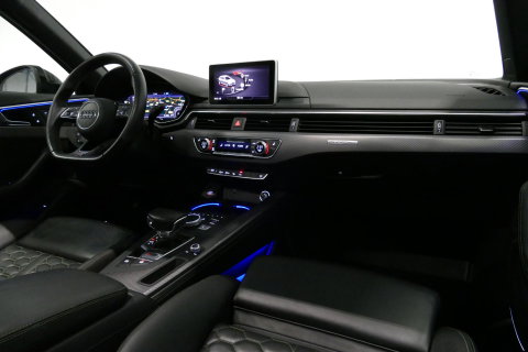 Audi RS4 A4 Avant 2.9 TFSI quattro / RS-Sportuitlaat / Panoramdak / Elektr. verstelbare voorstoelen (links met memory) / HUD / B&O / RS Comfort Pack / Dynamica Pack / Audi Exclusive interieur / Massage stoelen / Matrix LED / Rondomzichtcamera / Apple Carplay - And