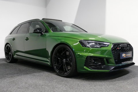 Audi RS4 A4 Avant 2.9 TFSI quattro / RS-Sportuitlaat / Panoramdak / Elektr. verstelbare voorstoelen (links met memory) / HUD / B&O / RS Comfort Pack / Dynamica Pack / Audi Exclusive interieur / Massage stoelen / Matrix LED / Rondomzichtcamera / Apple Carplay - And