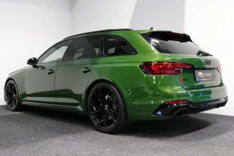 Audi RS4 A4 Avant 2.9 TFSI quattro / RS-Sportuitlaat / Panoramdak / Elektr. verstelbare voorstoelen (links met memory) / HUD / B&O / RS Comfort Pack / Dynamica Pack / Audi Exclusive interieur / Massage stoelen / Matrix LED / Rondomzichtcamera / Apple Carplay - And