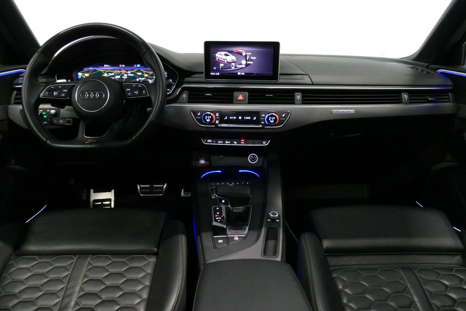 Audi RS4 A4 Avant 2.9 TFSI quattro / RS-Sportuitlaat / Panoramdak / Elektr. verstelbare voorstoelen (links met memory) / HUD / B&O / RS Comfort Pack / Dynamica Pack / Audi Exclusive interieur / Massage stoelen / Matrix LED / Rondomzichtcamera / Apple Carplay - And