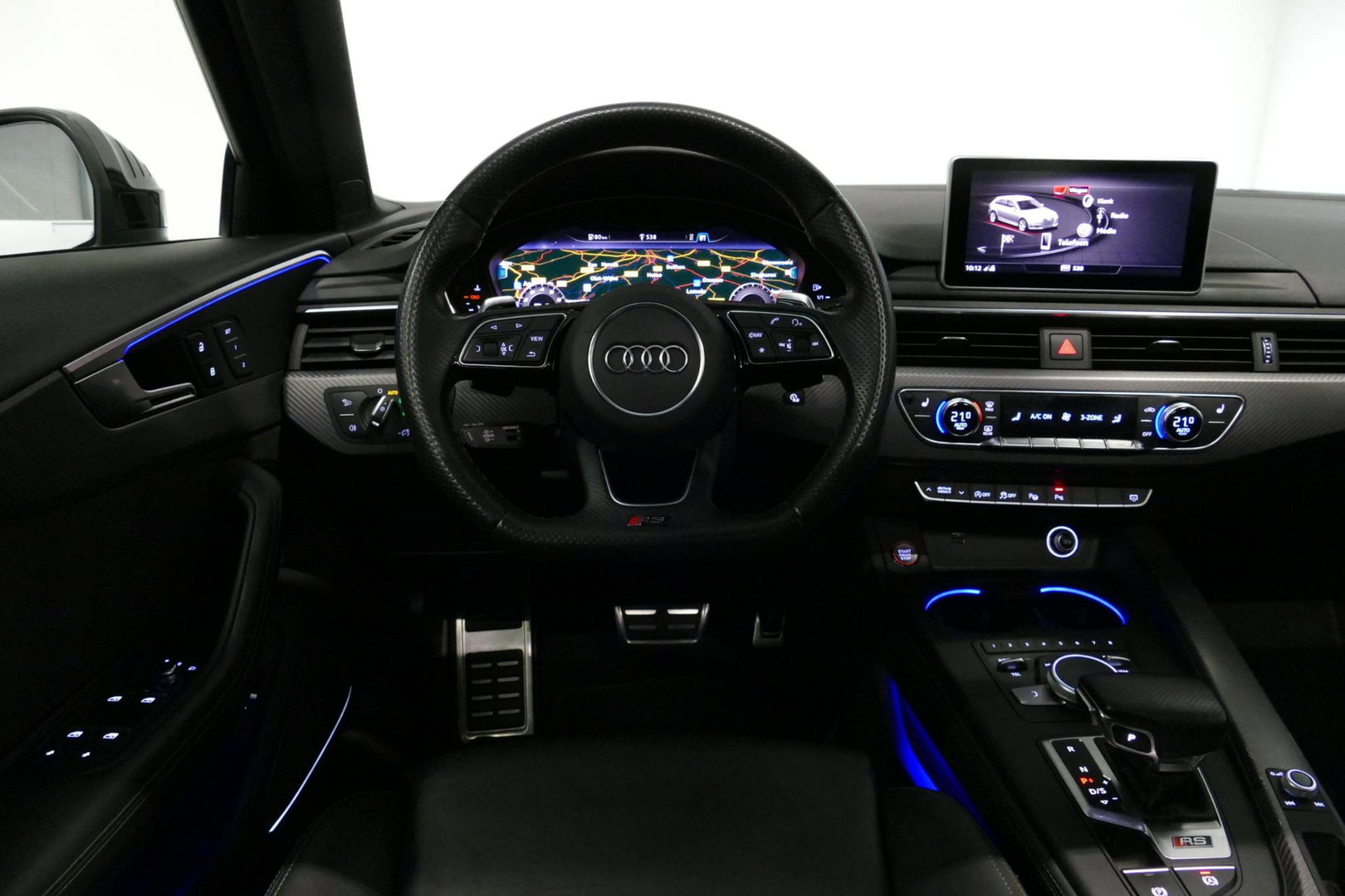 Audi RS4 A4 Avant 2.9 TFSI quattro / RS-Sportuitlaat / Panoramdak / Elektr. verstelbare voorstoelen (links met memory) / HUD / B&O / RS Comfort Pack / Dynamica Pack / Audi Exclusive interieur / Massage stoelen / Matrix LED / Rondomzichtcamera / Apple Carplay - And