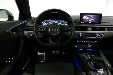 Audi RS4 A4 Avant 2.9 TFSI quattro / RS-Sportuitlaat / Panoramdak / Elektr. verstelbare voorstoelen (links met memory) / HUD / B&O / RS Comfort Pack / Dynamica Pack / Audi Exclusive interieur / Massage stoelen / Matrix LED / Rondomzichtcamera / Apple Carplay - And