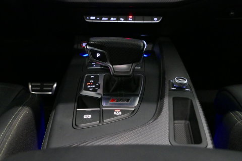 Audi RS4 A4 Avant 2.9 TFSI quattro / RS-Sportuitlaat / Panoramdak / Elektr. verstelbare voorstoelen (links met memory) / HUD / B&O / RS Comfort Pack / Dynamica Pack / Audi Exclusive interieur / Massage stoelen / Matrix LED / Rondomzichtcamera / Apple Carplay - And