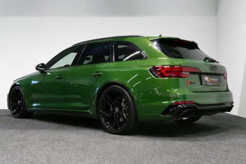 Audi RS4 A4 Avant 2.9 TFSI quattro / RS-Sportuitlaat / Panoramdak / Elektr. verstelbare voorstoelen (links met memory) / HUD / B&O / RS Comfort Pack / Dynamica Pack / Audi Exclusive interieur / Massage stoelen / Matrix LED / Rondomzichtcamera / Apple Carplay - And