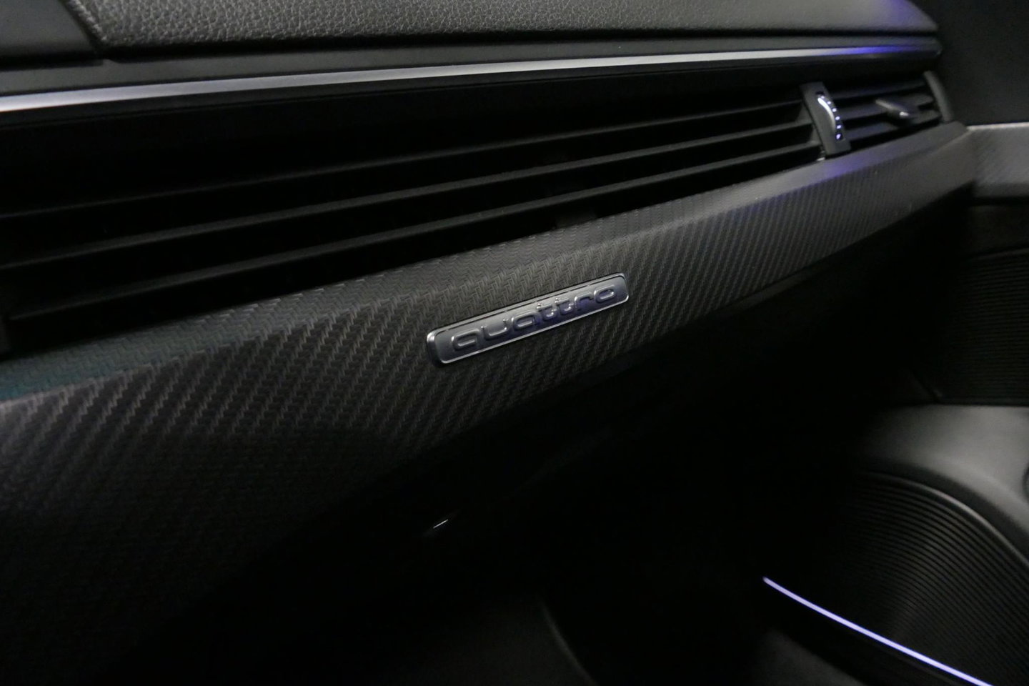 Audi RS4 A4 Avant 2.9 TFSI quattro / RS-Sportuitlaat / Panoramdak / Elektr. verstelbare voorstoelen (links met memory) / HUD / B&O / RS Comfort Pack / Dynamica Pack / Audi Exclusive interieur / Massage stoelen / Matrix LED / Rondomzichtcamera / Apple Carplay - And