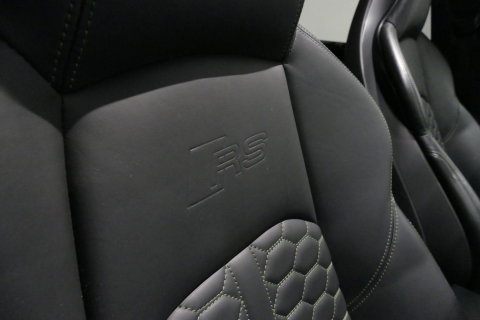 Audi RS4 A4 Avant 2.9 TFSI quattro / RS-Sportuitlaat / Panoramdak / Elektr. verstelbare voorstoelen (links met memory) / HUD / B&O / RS Comfort Pack / Dynamica Pack / Audi Exclusive interieur / Massage stoelen / Matrix LED / Rondomzichtcamera / Apple Carplay - And