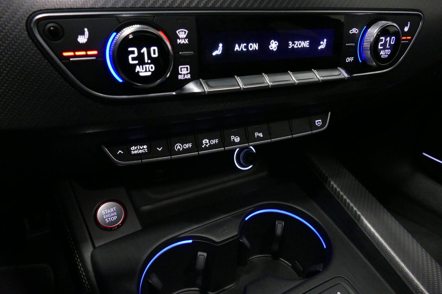 Audi RS4 A4 Avant 2.9 TFSI quattro / RS-Sportuitlaat / Panoramdak / Elektr. verstelbare voorstoelen (links met memory) / HUD / B&O / RS Comfort Pack / Dynamica Pack / Audi Exclusive interieur / Massage stoelen / Matrix LED / Rondomzichtcamera / Apple Carplay - And