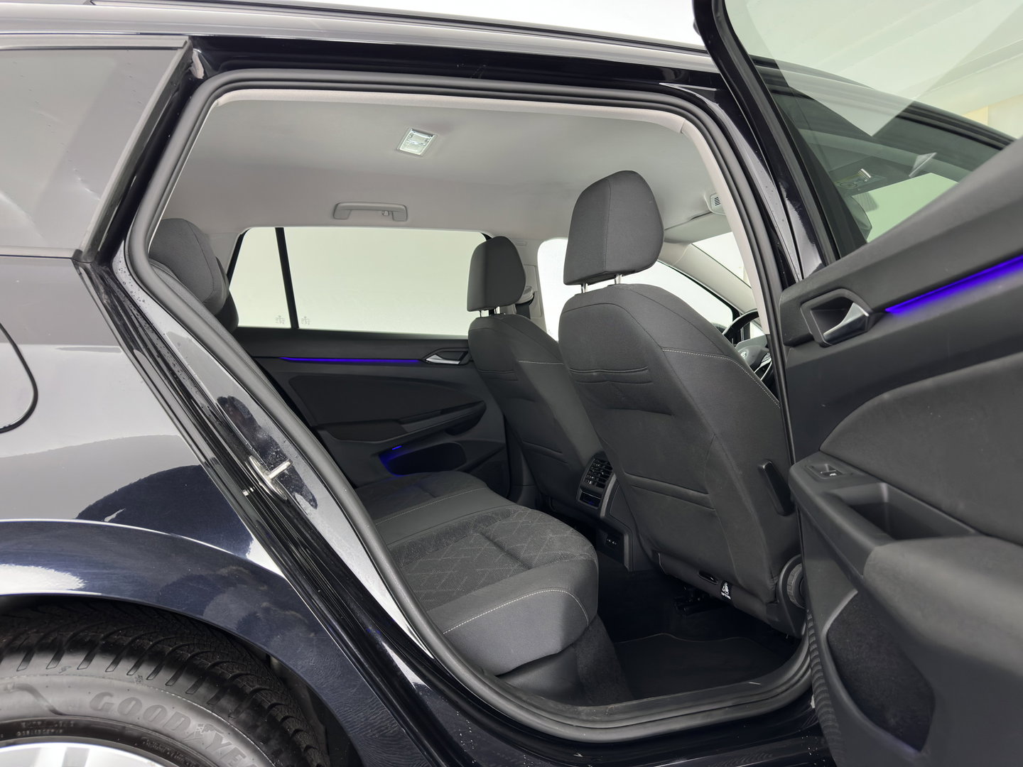 Volkswagen Golf Variant 2.0 TDI Life Business+ (INCL.BTW) Aut. *FULL-LED | ADAPTIVE-CRUISE | BLIND-SPOT | DIGI-COCKPIT | NAVI-FULLMAP | AMBIENT-LIGHT | COMFORT-SEATS | KEYLESS | DAB+ | PRIVACY-GLASS | ECC | PDC | TOWBAR | 16''ALU*