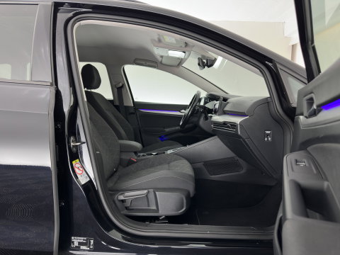 Volkswagen Golf Variant 2.0 TDI Life Business+ (INCL.BTW) Aut. *FULL-LED | ADAPTIVE-CRUISE | BLIND-SPOT | DIGI-COCKPIT | NAVI-FULLMAP | AMBIENT-LIGHT | COMFORT-SEATS | KEYLESS | DAB+ | PRIVACY-GLASS | ECC | PDC | TOWBAR | 16''ALU*