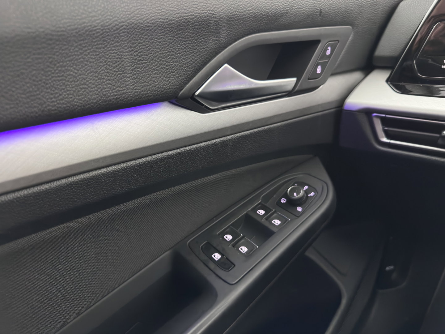 Volkswagen Golf Variant 2.0 TDI Life Business+ (INCL.BTW) Aut. *FULL-LED | ADAPTIVE-CRUISE | BLIND-SPOT | DIGI-COCKPIT | NAVI-FULLMAP | AMBIENT-LIGHT | COMFORT-SEATS | KEYLESS | DAB+ | PRIVACY-GLASS | ECC | PDC | TOWBAR | 16''ALU*