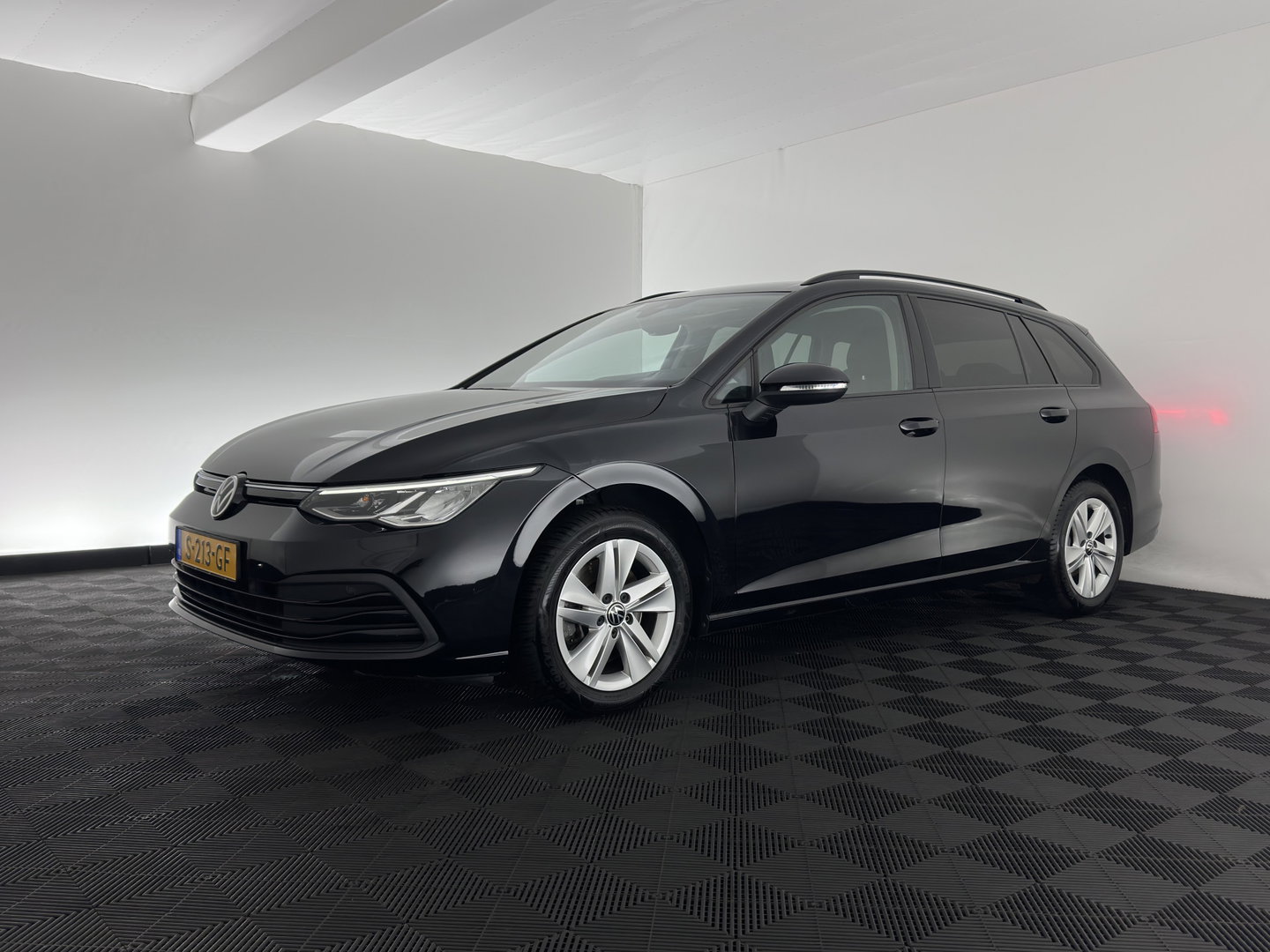 Volkswagen Golf Variant 2.0 TDI Life Business+ (INCL.BTW) Aut. *FULL-LED | ADAPTIVE-CRUISE | BLIND-SPOT | DIGI-COCKPIT | NAVI-FULLMAP | AMBIENT-LIGHT | COMFORT-SEATS | KEYLESS | DAB+ | PRIVACY-GLASS | ECC | PDC | TOWBAR | 16''ALU*