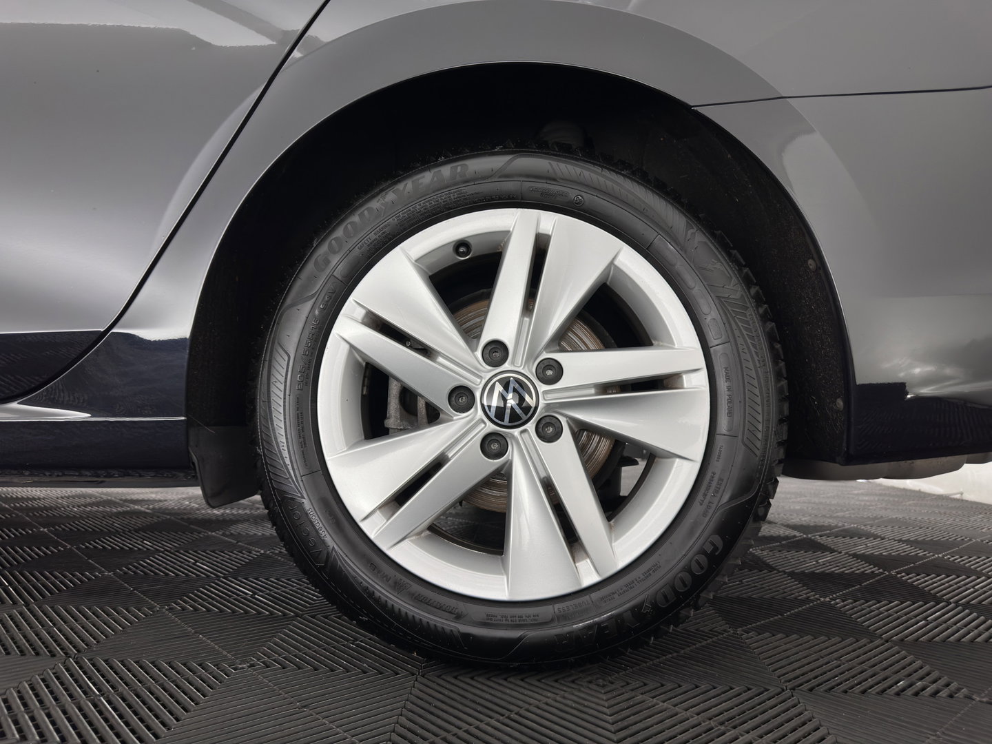 Volkswagen Golf Variant 2.0 TDI Life Business+ (INCL.BTW) Aut. *FULL-LED | ADAPTIVE-CRUISE | BLIND-SPOT | DIGI-COCKPIT | NAVI-FULLMAP | AMBIENT-LIGHT | COMFORT-SEATS | KEYLESS | DAB+ | PRIVACY-GLASS | ECC | PDC | TOWBAR | 16''ALU*