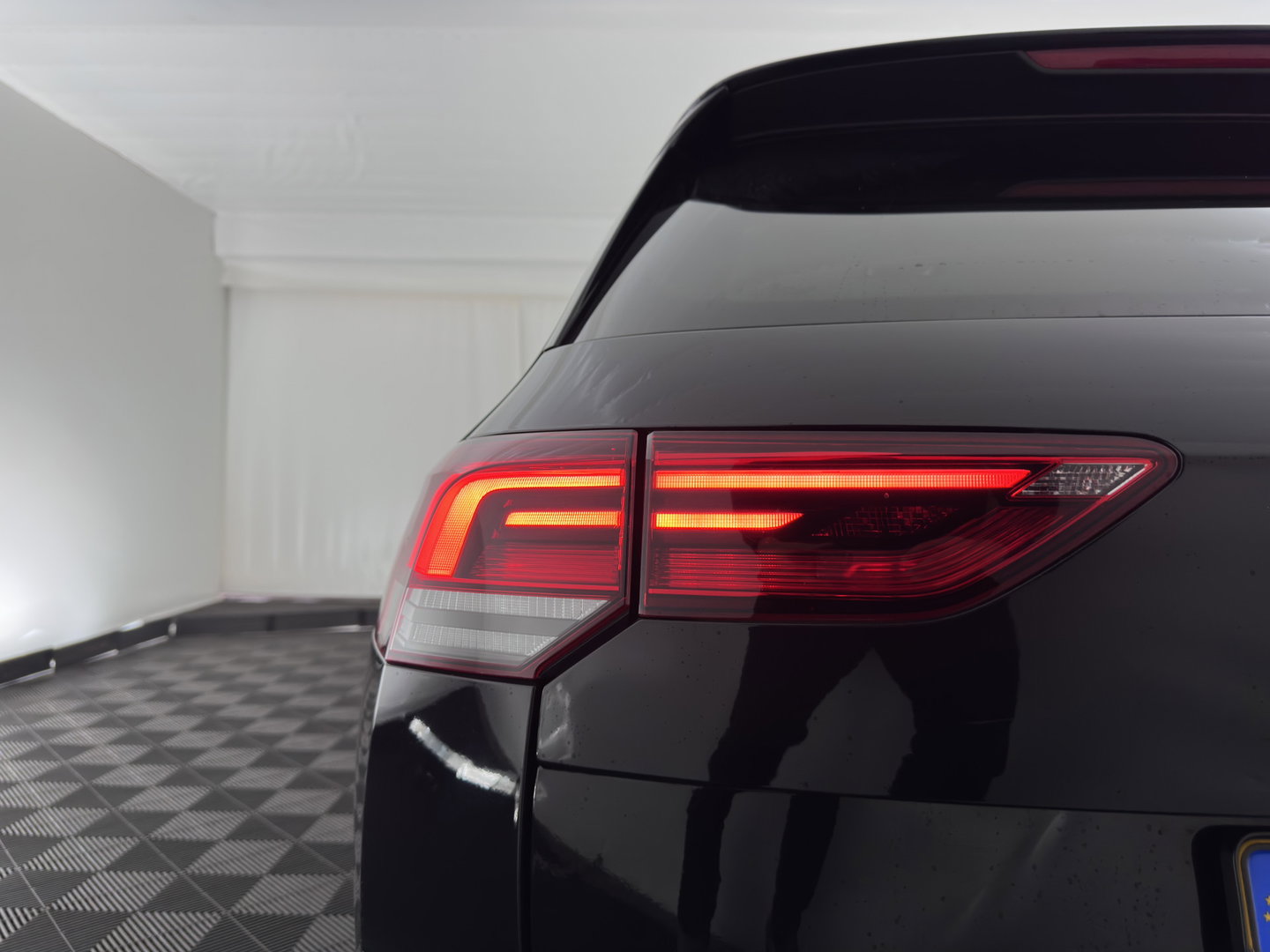 Volkswagen Golf Variant 2.0 TDI Life Business+ (INCL.BTW) Aut. *FULL-LED | ADAPTIVE-CRUISE | BLIND-SPOT | DIGI-COCKPIT | NAVI-FULLMAP | AMBIENT-LIGHT | COMFORT-SEATS | KEYLESS | DAB+ | PRIVACY-GLASS | ECC | PDC | TOWBAR | 16''ALU*