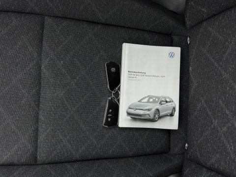 Volkswagen Golf Variant 2.0 TDI Life Business+ (INCL.BTW) Aut. *FULL-LED | ADAPTIVE-CRUISE | BLIND-SPOT | DIGI-COCKPIT | NAVI-FULLMAP | AMBIENT-LIGHT | COMFORT-SEATS | KEYLESS | DAB+ | PRIVACY-GLASS | ECC | PDC | TOWBAR | 16''ALU*