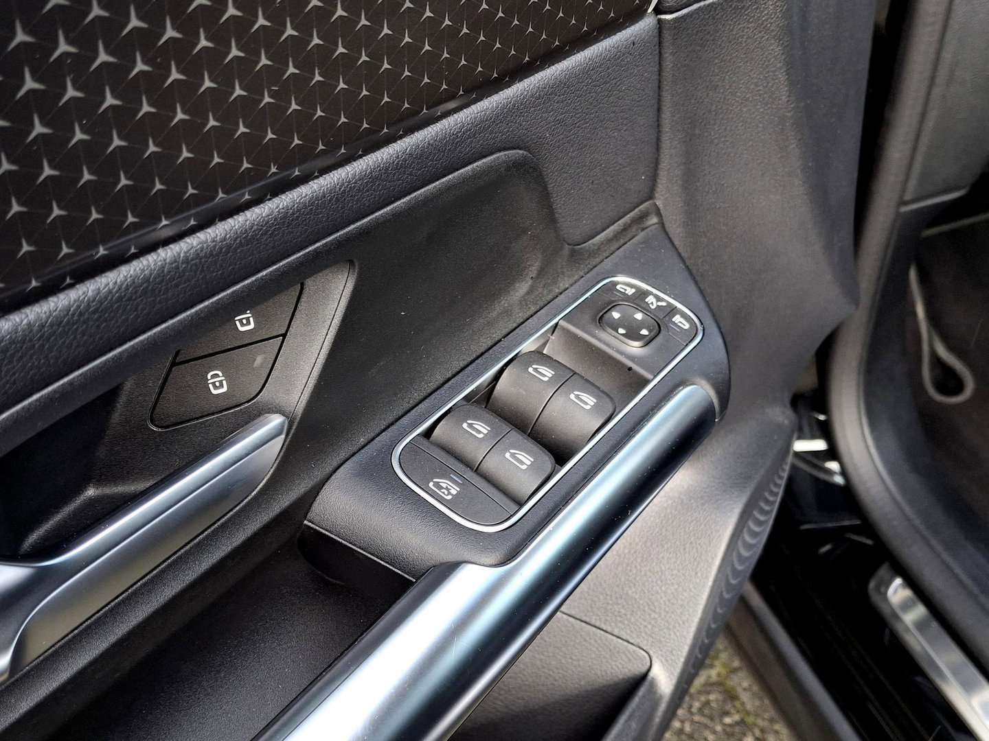 Mercedes-Benz EQA 250+ Business Line 71 kWh SoH 100% | STUURVERWARMING | STOELVERWARMING | ADAPTIVE