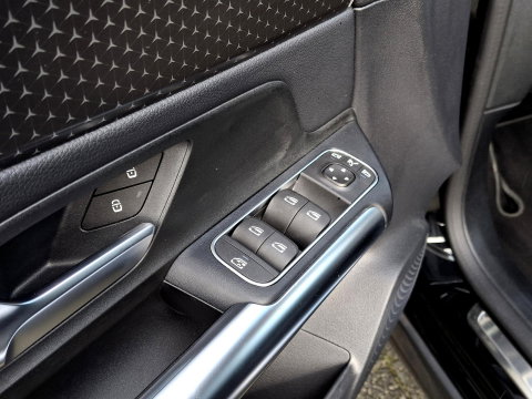 Mercedes-Benz EQA 250+ Business Line 71 kWh SoH 100% | STUURVERWARMING | STOELVERWARMING | ADAPTIVE