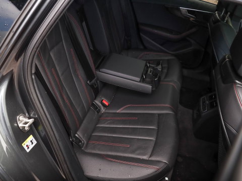 Audi A4 Avant 2.0 TFSI quattro S line Black edition 250PK B&O Pano 360 Keyless Head Up
