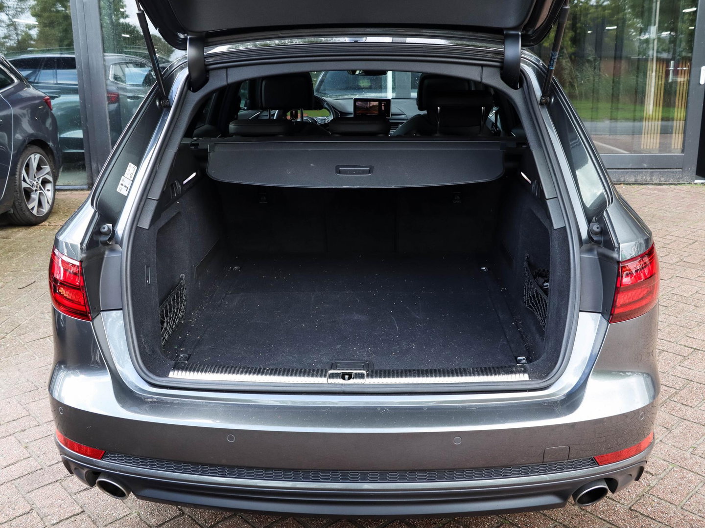 Audi A4 Avant 2.0 TFSI quattro S line Black edition 250PK B&O Pano 360 Keyless Head Up