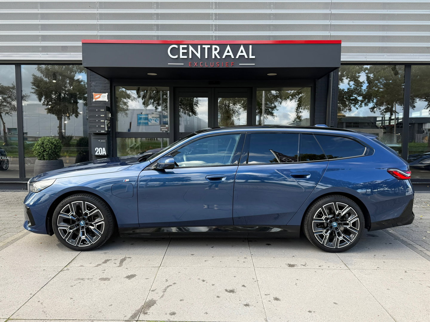 BMW 5 Serie Touring 530e M-Sport Pano|Harman&Kardon|ACC|Memory|4wielbesturing|Keyless|300PK